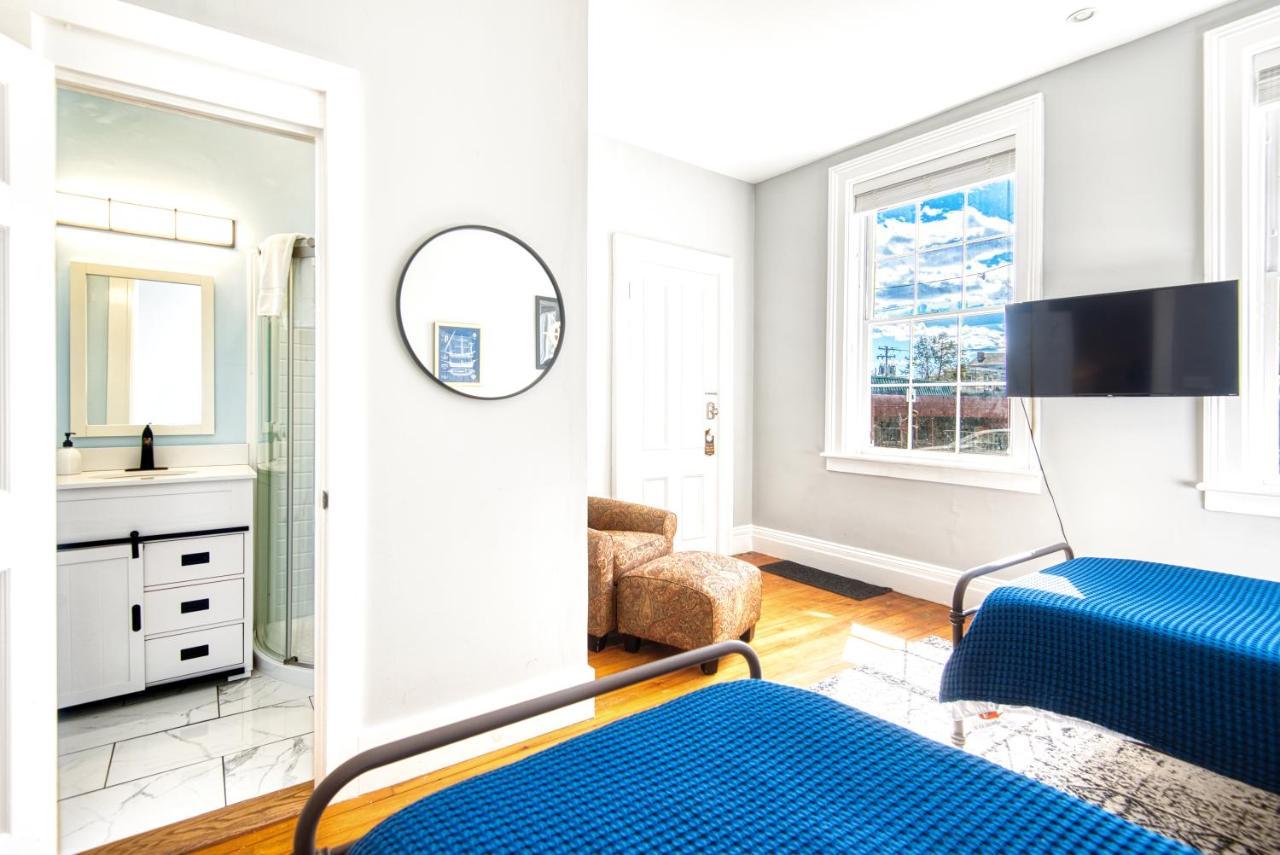Hudson Mariner Hotel Bagian luar foto